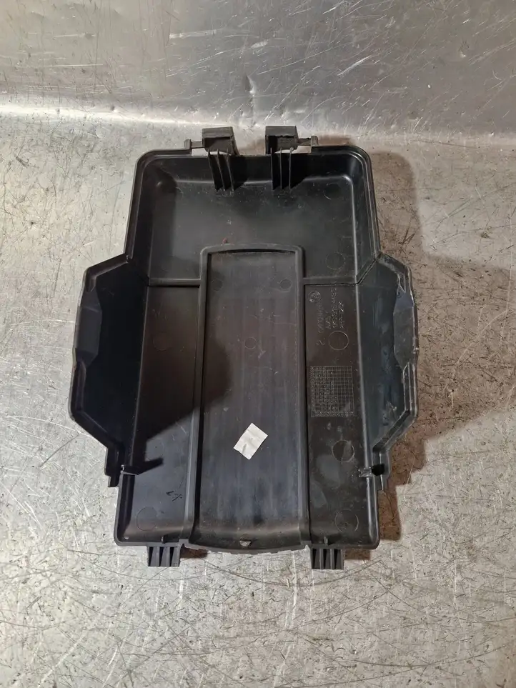 Audi A3/S3 8P (2004 - 2008) 1K0915443C Крышка ящика аккумулятора — фото 2