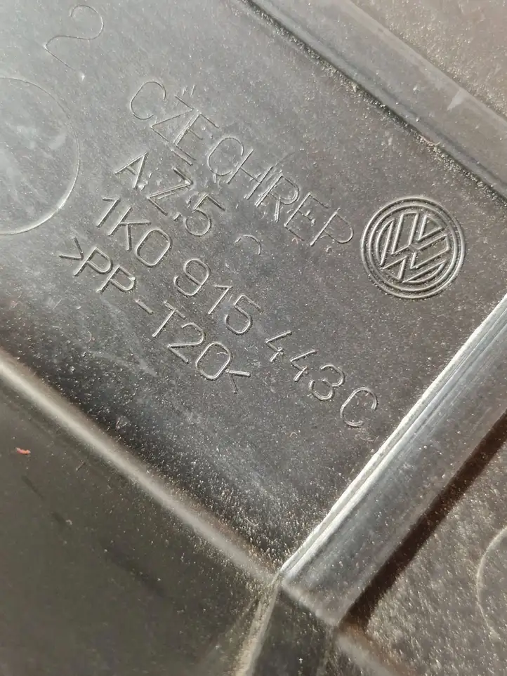 Audi A3/S3 8P (2004 - 2008) 1K0915443C Крышка ящика аккумулятора — фото 3