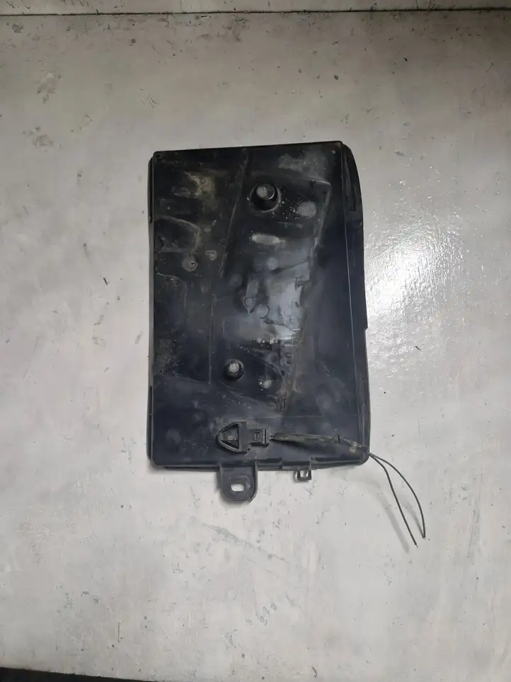 Subaru Legacy (2009 - 2013)  82122AJ001 Ящик аккумулятора