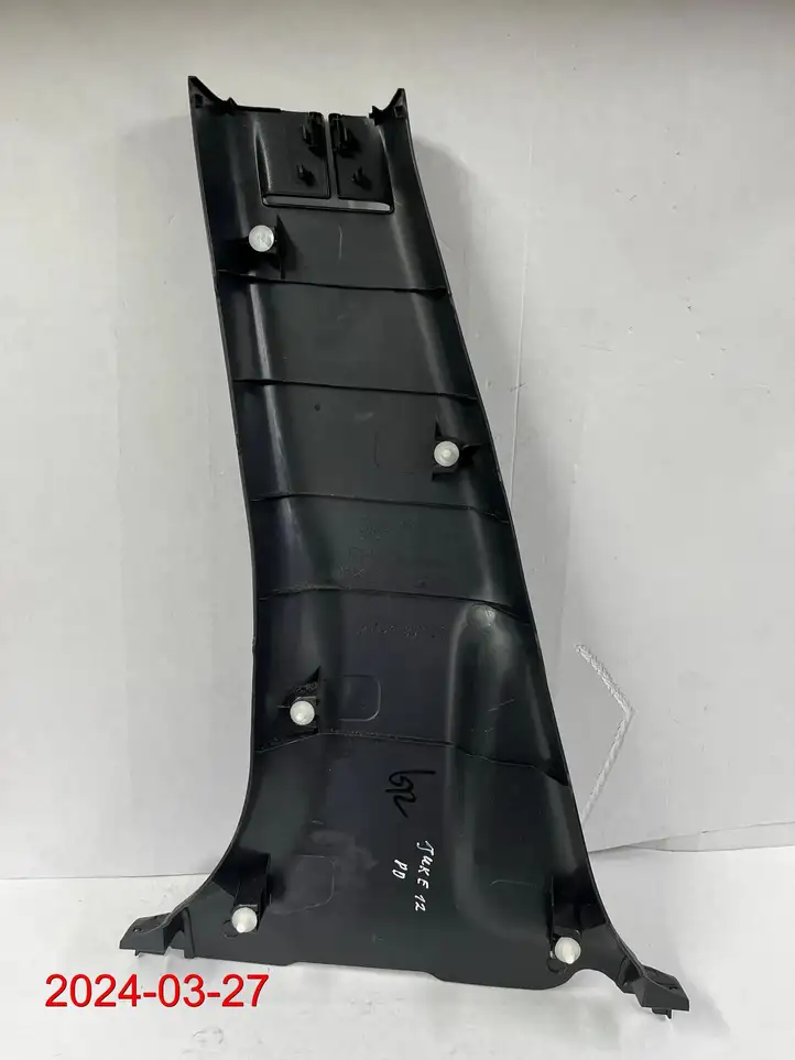 Nissan Juke I F15 (2010 - 2018) 76915-1KB0A Прочие детали салона — фото 6
