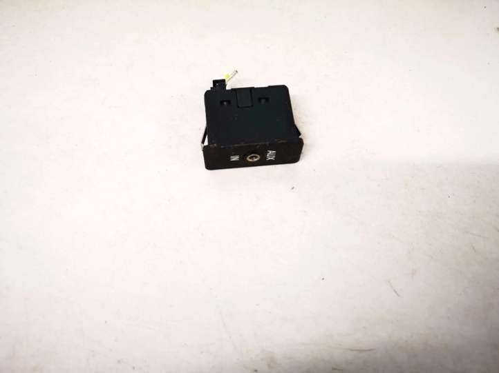 61316930561 BMW 1 E81 E87 USB jungtis