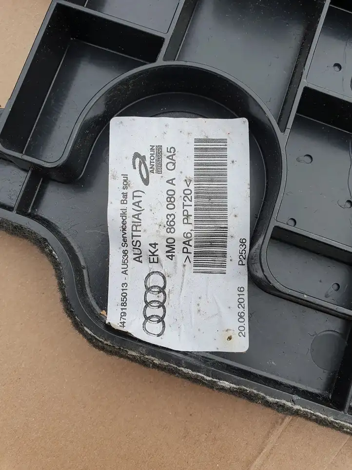Porsche Macan (95B) (2014 - 2018) 4M0863080A Крышка ящика аккумулятора — фото 4