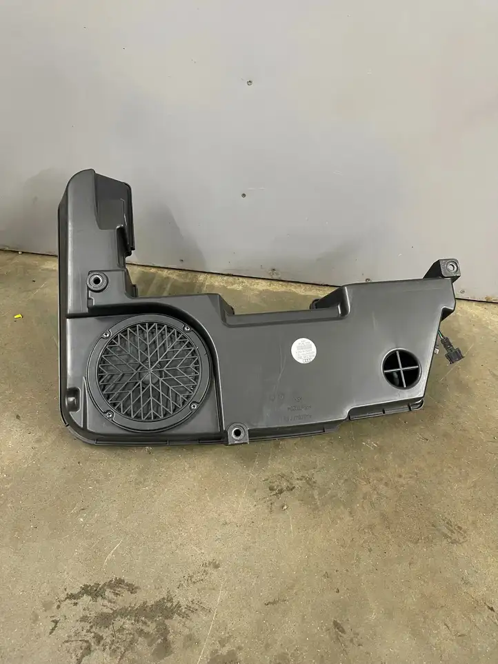 Audi A4 (2007 - 2011)  8K9035382 Громкоговоритель низкой частоты