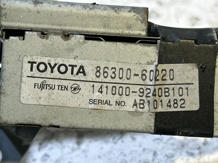 Toyota Land Cruiser (J120) (2002 - 2009) 8630060220 Усилитель антенны — фото 2