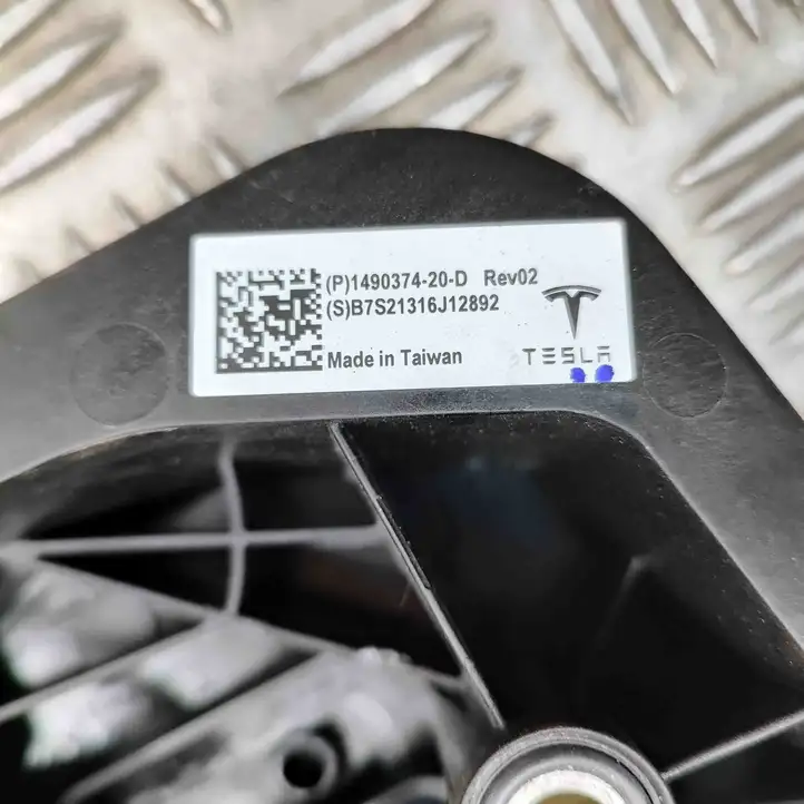 Tesla Model Y (2019 - 2024) 149037420D Кабель для зарядки электромобилей — фото 8
