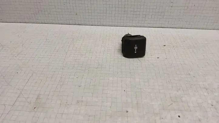 BMW 3 E46 (1998 - 2005) 73947050 Розетка 12V (задняя) — фото 1
