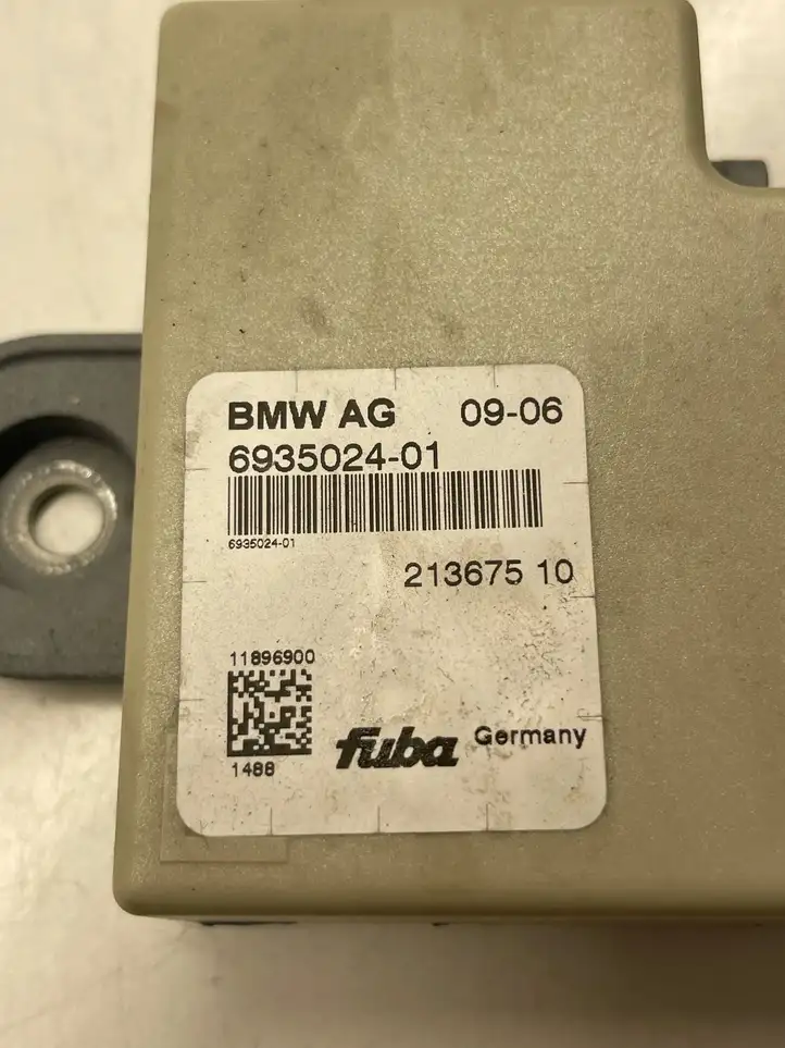 BMW 3 E90 E91 (2005 - 2012) 21367510 Усилитель антенны — фото 3