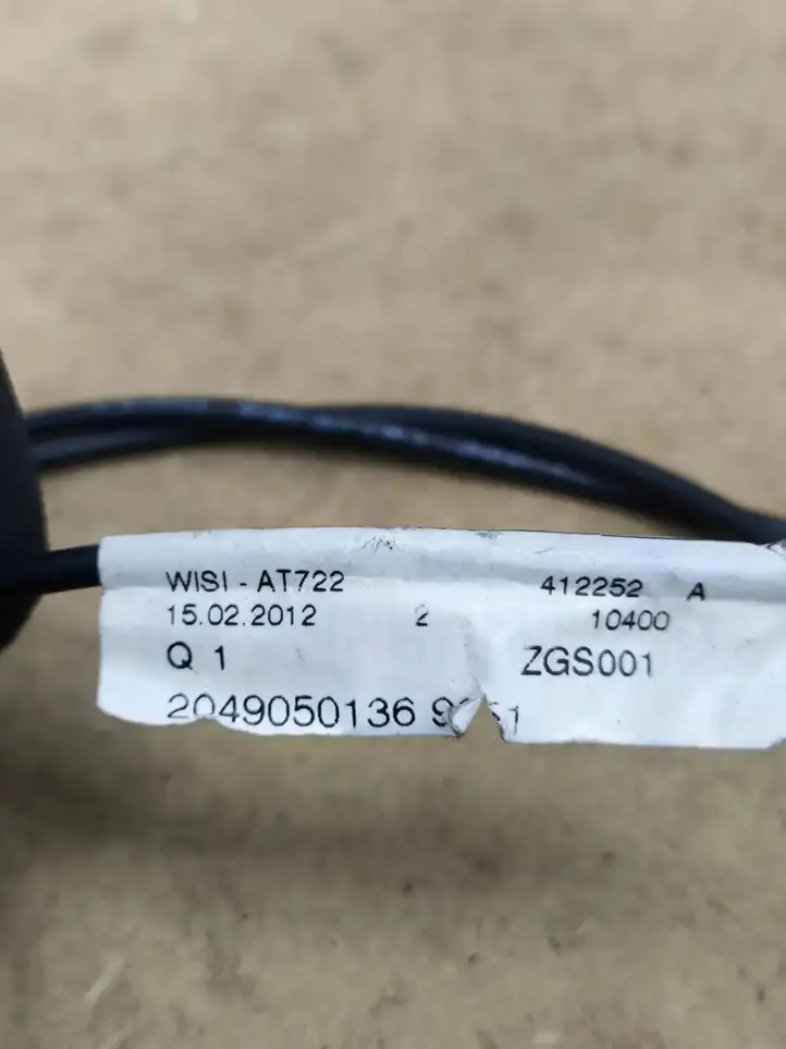 Mercedes-Benz C W204 (2007 - 2014) 2049050136 Усилитель антенны — фото 3