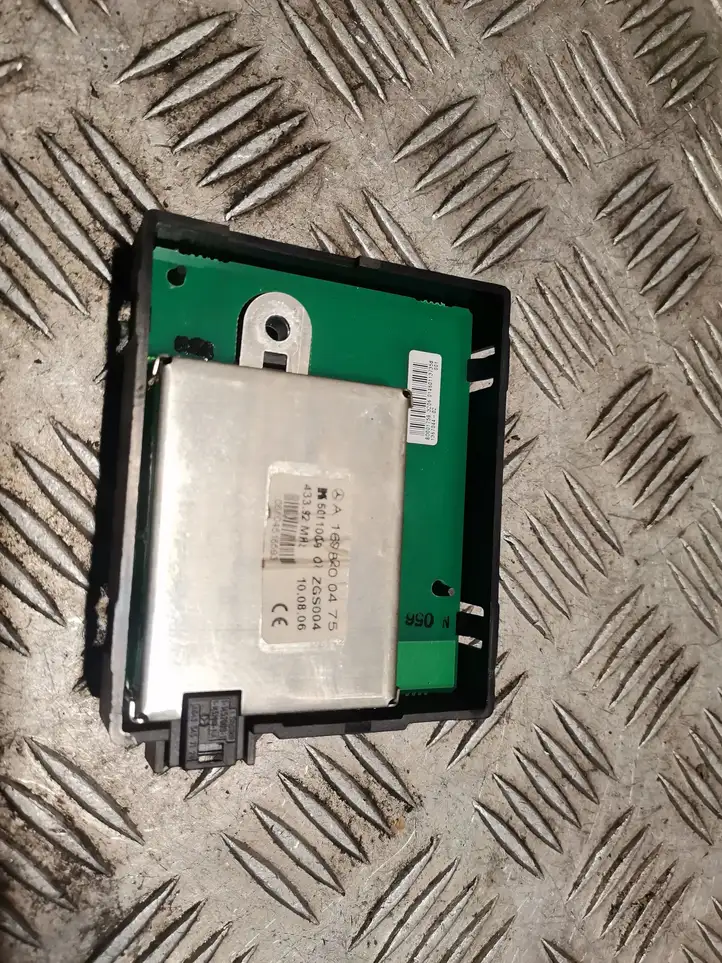 Mercedes-Benz B-class W245 (2005 - 2008)  1698200475 Усилитель антенны