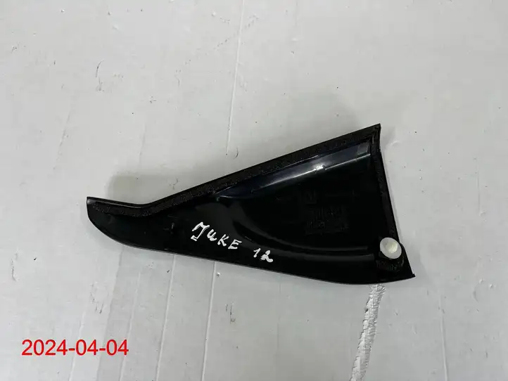Nissan Juke I F15 (2010 - 2018) 82292-1KA0A Прочие детали салона — фото 2