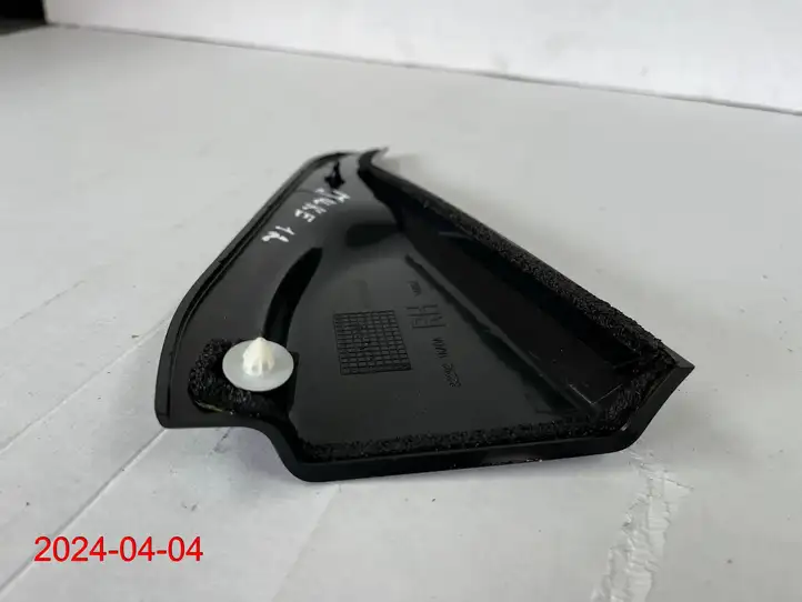 Nissan Juke I F15 (2010 - 2018) 82292-1KA0A Прочие детали салона — фото 5