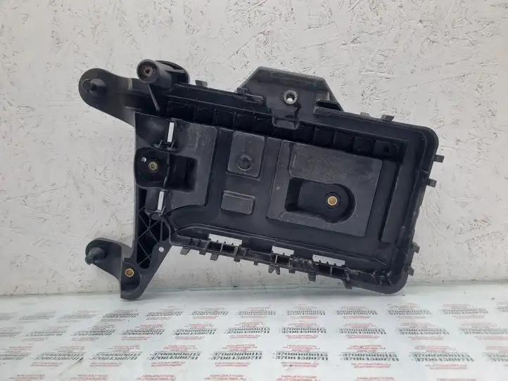 Volkswagen PASSAT B6 (2005 - 2010) 1K0915333H Площадка аккумулятора — фото 1