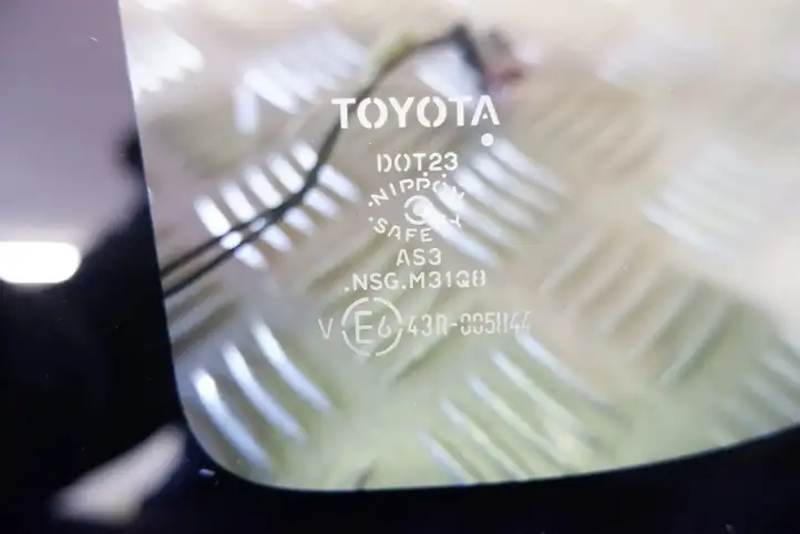 Toyota RAV 4 (XA40) (2012 - 2018) 6272042350 Заднее боковое стекло — фото 3