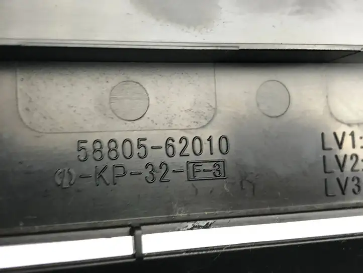 Toyota Mirai (2015 - 2020) 5880562010 Прочие детали салона — фото 6