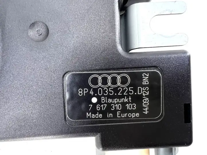 Audi A3/S3 8P (2008 - 2013) 8P4035225D Усилитель антенны — фото 2