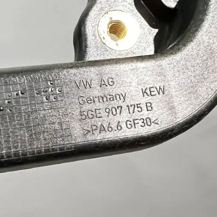 Volkswagen Golf VII (2013 - 2019) 5GE907175B Кронштейн аккумулятора гибридного автомобиля — фото 3