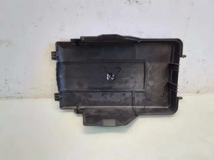 Volkswagen PASSAT B6 (2005 - 2010) 1K0915443A Крышка ящика аккумулятора — фото 3