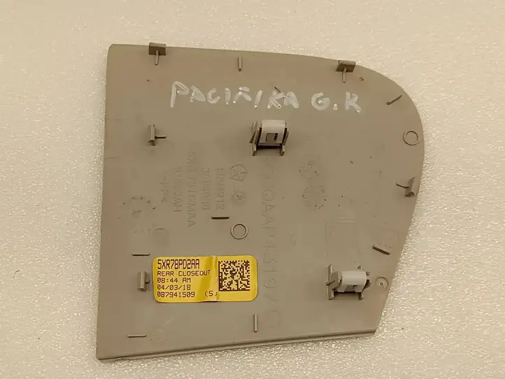 Chrysler Pacifica (2016 - )  5094912 Другая деталь салона