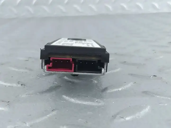 Mercedes-Benz A W177 (2018 - ) A2139056800 Усилитель антенны — фото 2