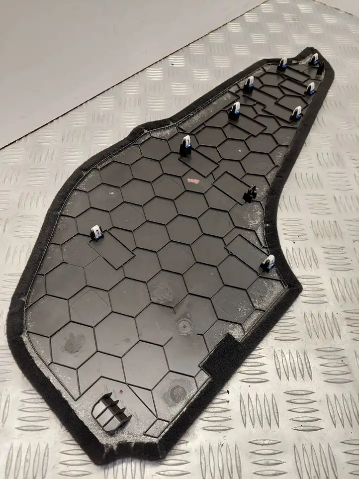 Tesla Model 3 (2017 - 2023) 156149200A Прочие детали салона — фото 4