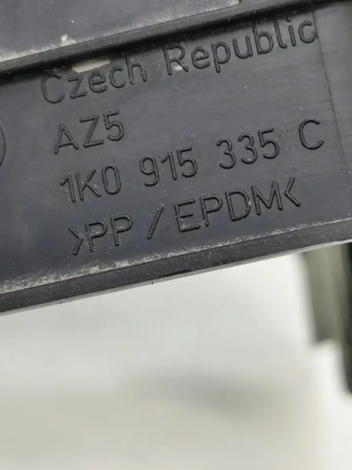Volkswagen Golf Plus (2004 - 2008) 1K0915335C Крышка ящика аккумулятора — фото 5