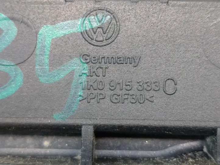 Volkswagen Golf Plus (2004 - 2008) 1K0915333C Площадка аккумулятора — фото 4
