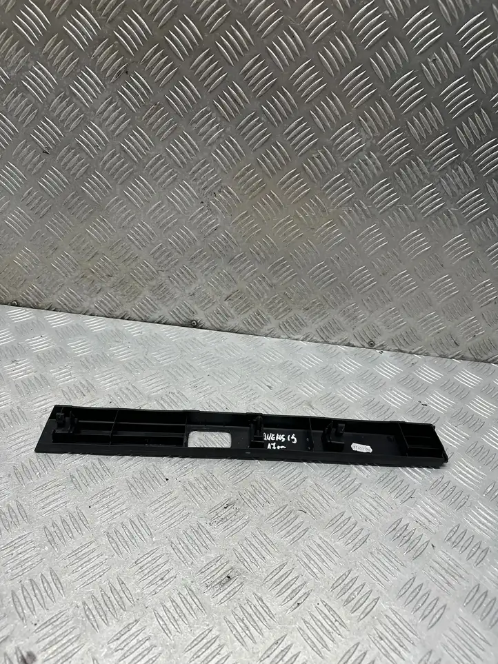 Toyota Avensis T270 (2015 - 2018) 5841105010 Прочие детали салона — фото 2