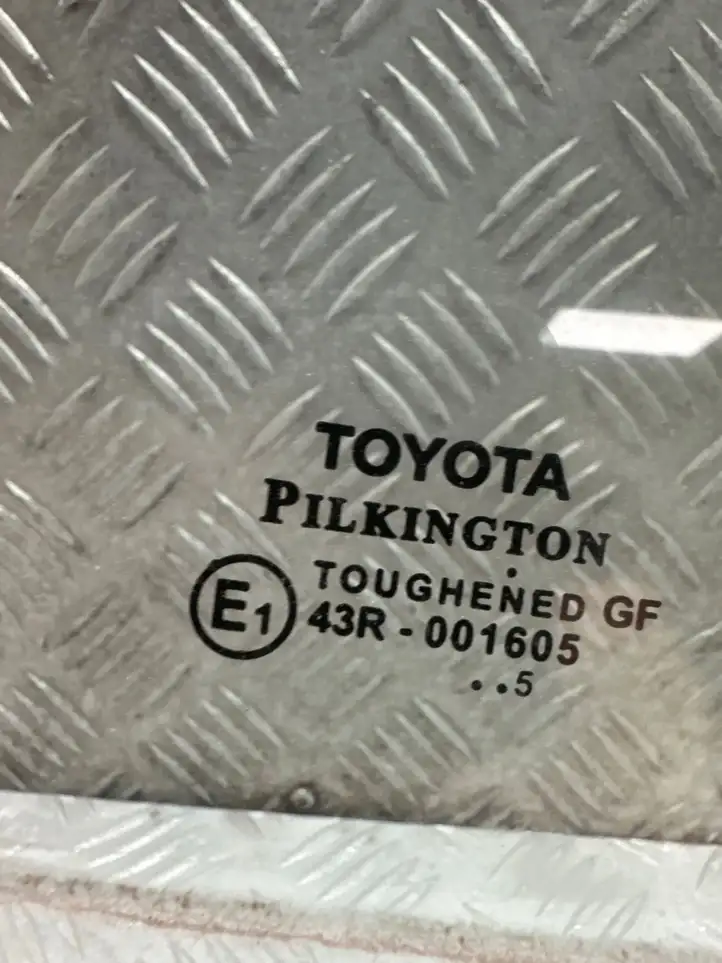 Toyota Avensis T270 (2015 - 2018) 43R001605 Стекло передней двери — фото 2