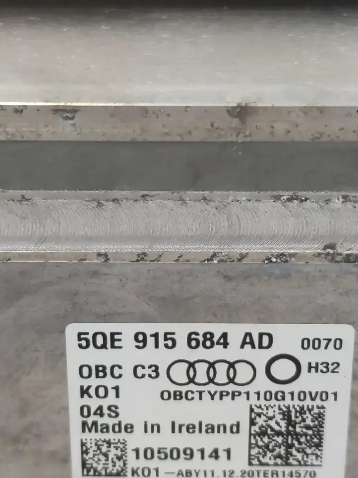 Audi e-tron (2018 - ) 5QE915684AD Зарядное устройство — фото 6