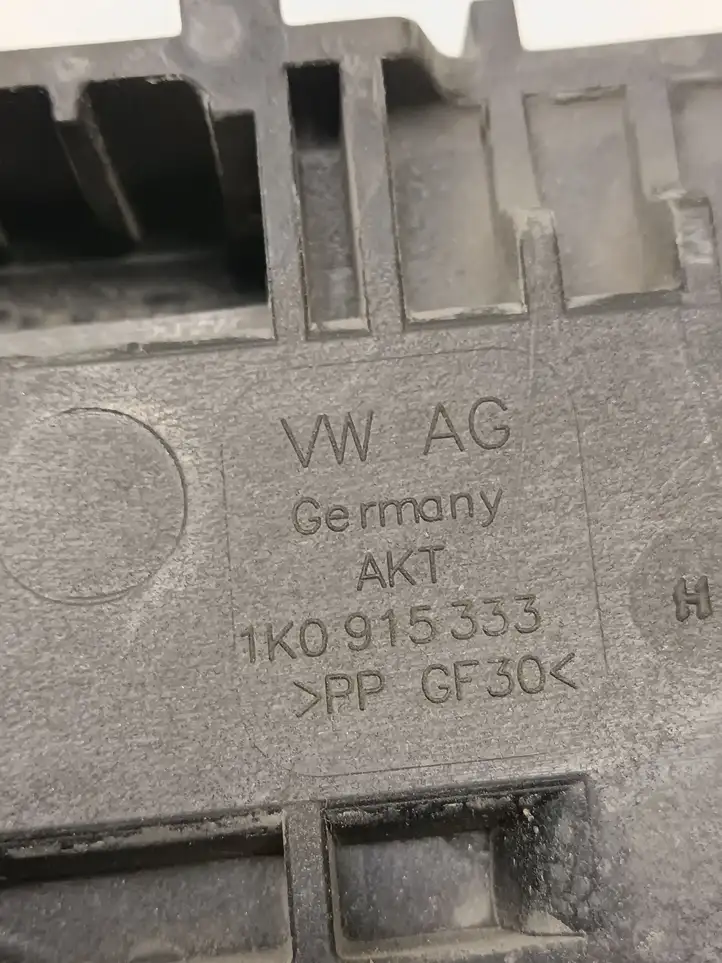 Volkswagen Caddy (2010 - 2015) 1K0915333 Площадка аккумулятора — фото 3