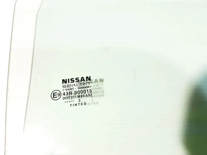 Nissan (2000 - 2006) 43R000015 Стекло задней двери — фото 2