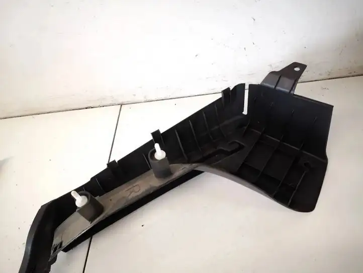 Volkswagen Golf V (2003 - 2009)  1k6867762p Другая деталь салона