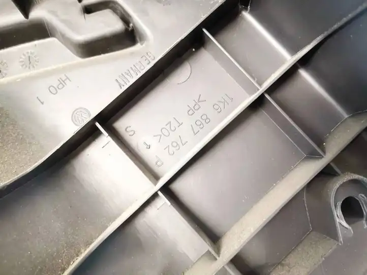 Volkswagen Golf V (2003 - 2009)  1k6867762p Другая деталь салона