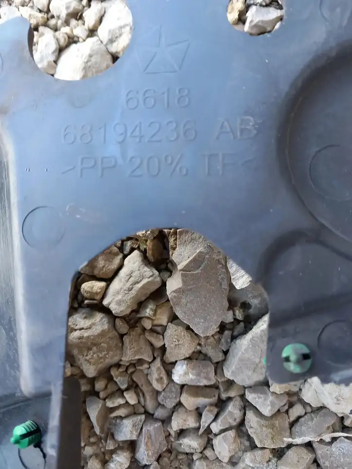 Jeep Cherokee (2017 - 2022)  68194236AB Другая внешняя деталь