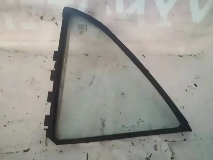 Toyota Avensis T250 (2003 - 2006)   Маленькое стекло 