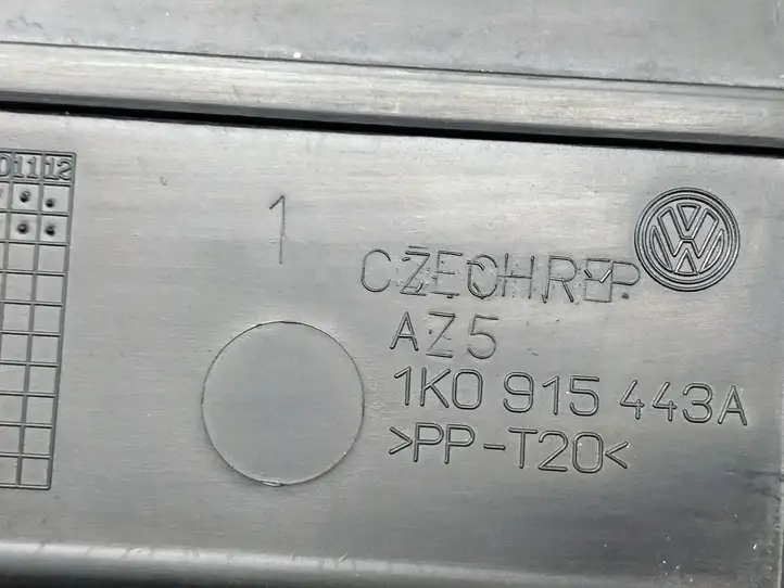 Volkswagen Golf Plus (2004 - 2008) 1K0915443A Крышка ящика аккумулятора — фото 4