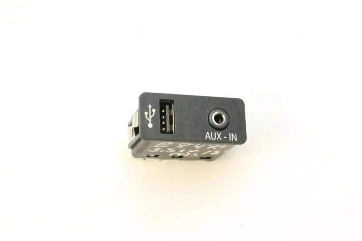 BMW X1 E84 (2009 - 2015)  9241331 Разъем USB