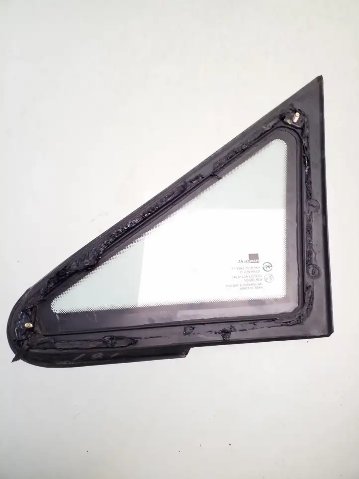 Hyundai Trajet (2000 - 2004)  43R00107 Треугольное стекло в передней части кузова