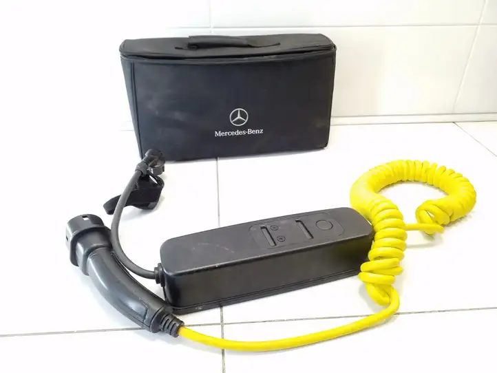 Mercedes-Benz B-class W246 (2014 - 2018) A0005834200 Зарядное устройство — фото 1