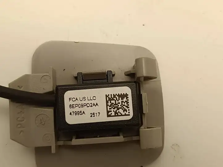 Chrysler Pacifica (2016 - ) 6EP09PD2AA Микрофон (Bluetooth / телефон) — фото 4