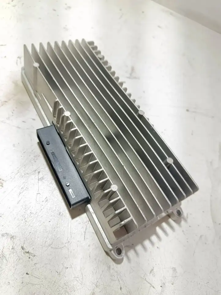 Audi A5 (2011 - 2016)  8R0035223G Звукоусилитель