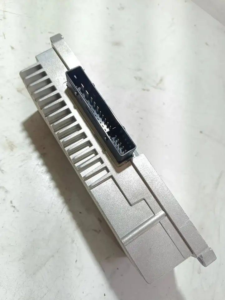 Audi A5 (2011 - 2016)  8R0035223G Звукоусилитель