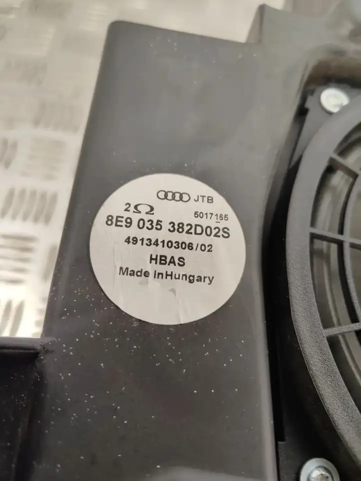 Audi A4 (2004 - 2009)  8E9035382D Громкоговоритель низкой частоты