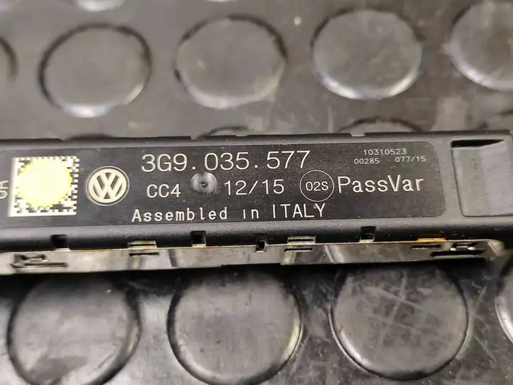 Volkswagen PASSAT B8 (2015 - ) 3G9035577 Усилитель антенны — фото 4