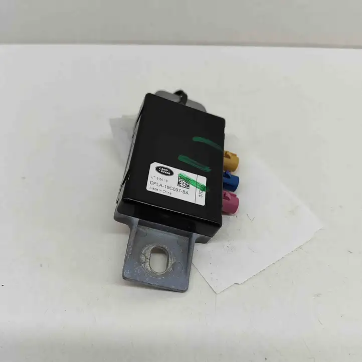 Jaguar F-Pace (2016 - )  DPLA19C097BA Усилитель антенны