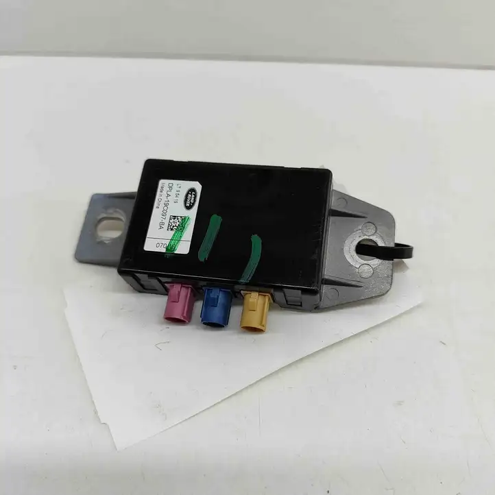 Jaguar F-Pace (2016 - )  DPLA19C097BA Усилитель антенны