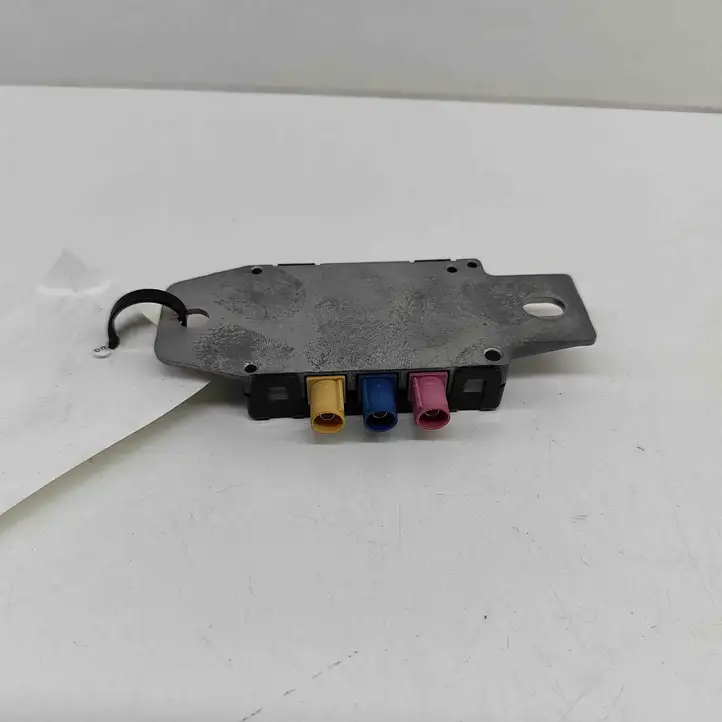 Jaguar F-Pace (2016 - )  DPLA19C097BA Усилитель антенны