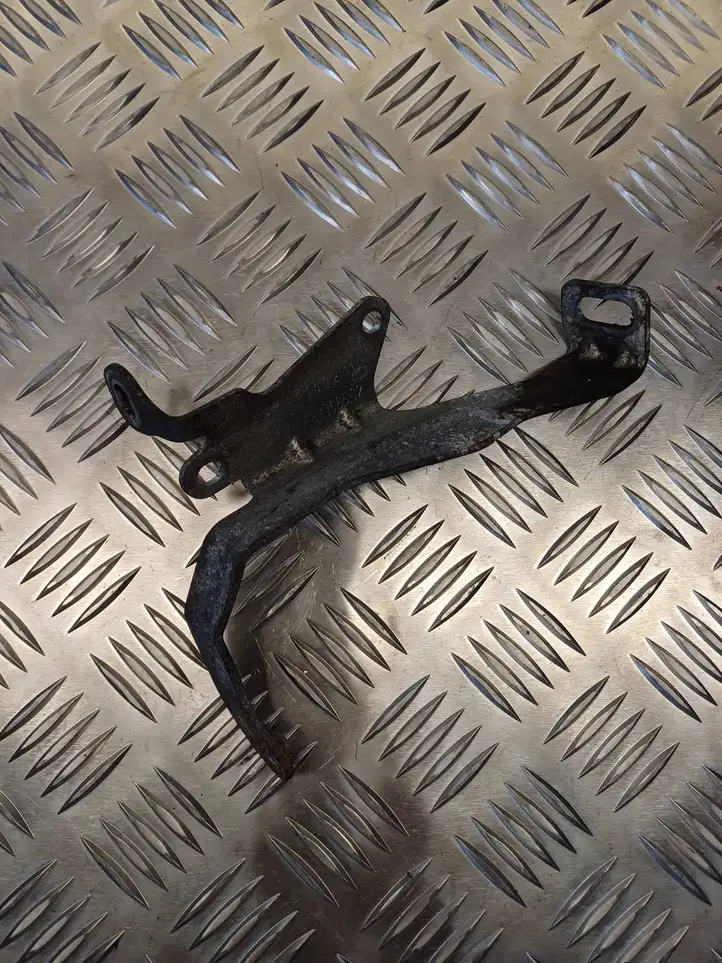 Mazda 5 (2010 - 2016) 31358502 Кронштейн охладителя EGR — фото 1