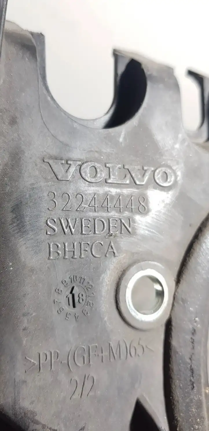 Volvo XC90 (2014 - 2019) 32244448 Прочие детали моторного отсека — фото 3