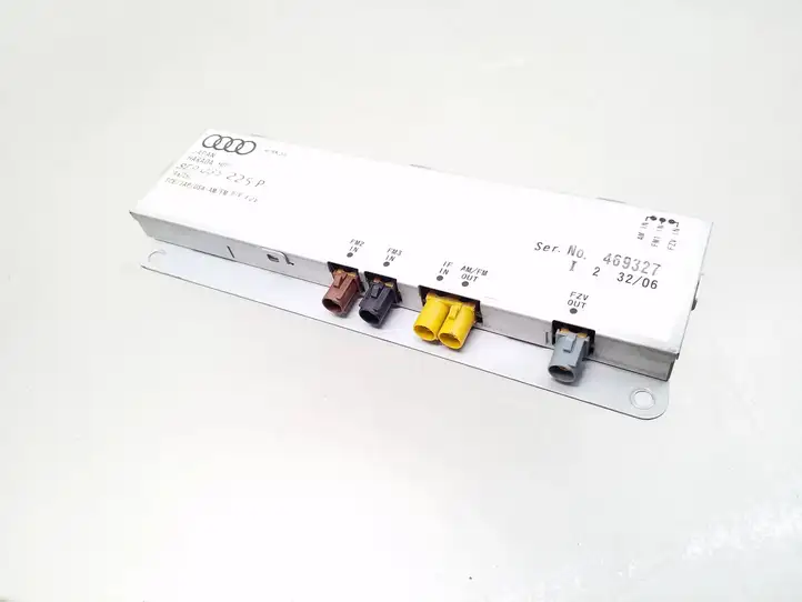 Audi A4 S4 B7 8E 8H (2004 - 2009) 8E0035225P Усилитель антенны — фото 1